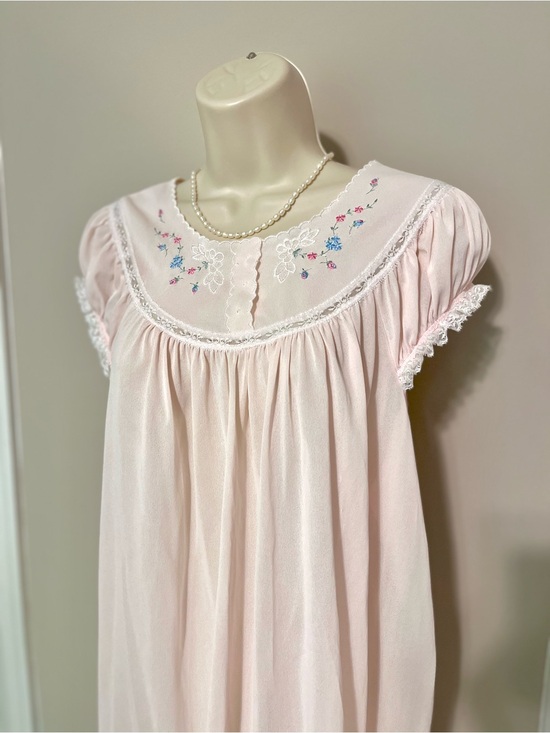 jcpenney Other - Beautiful Delicate Vintage Pale Pink Lace Lingerie Nightgown